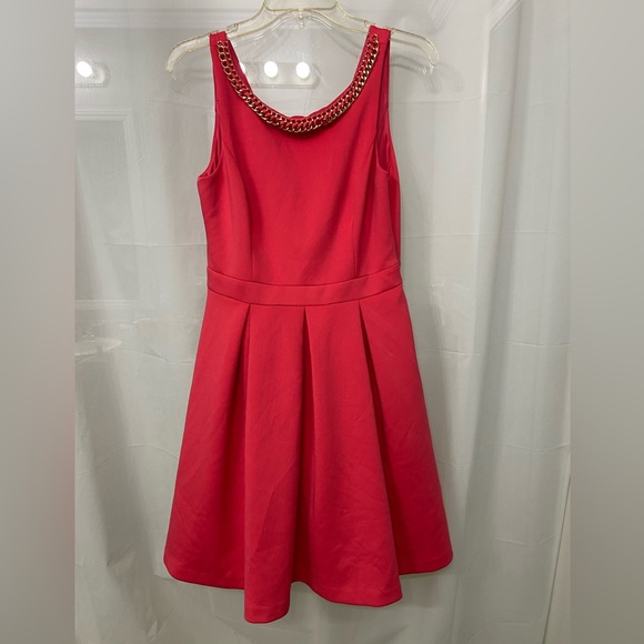 Jessica Simpson Knee Length Size 8 Pink Dress With Gold Chain With Pockets - Picture 1 of 10